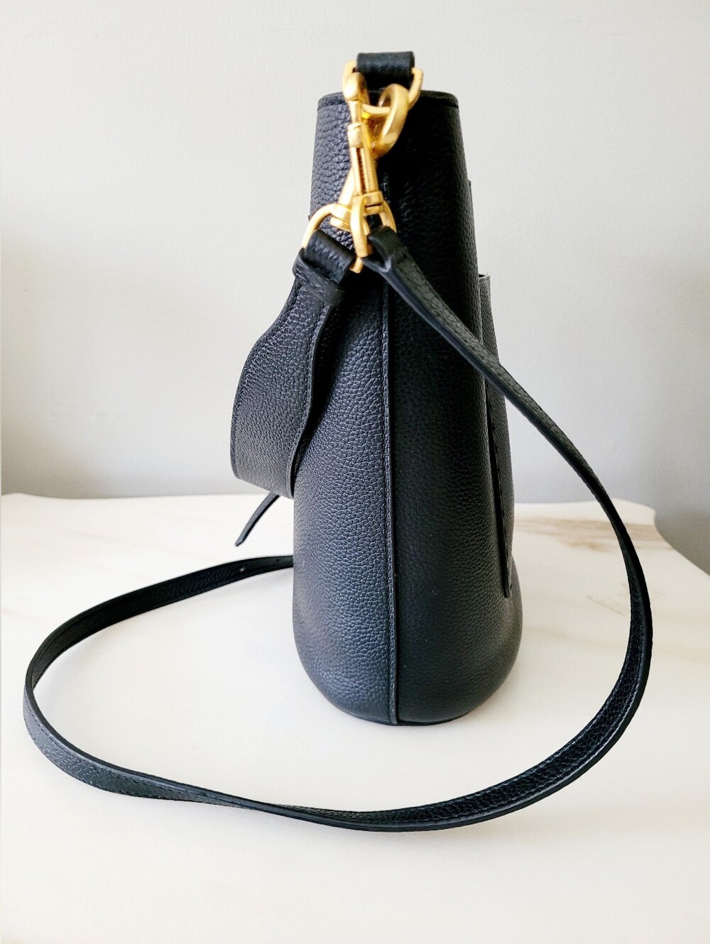 Tory Burch McGraw Black Pebbled Leather Bucket Crossbody/Shoulder Bag - Picture 7 of 16